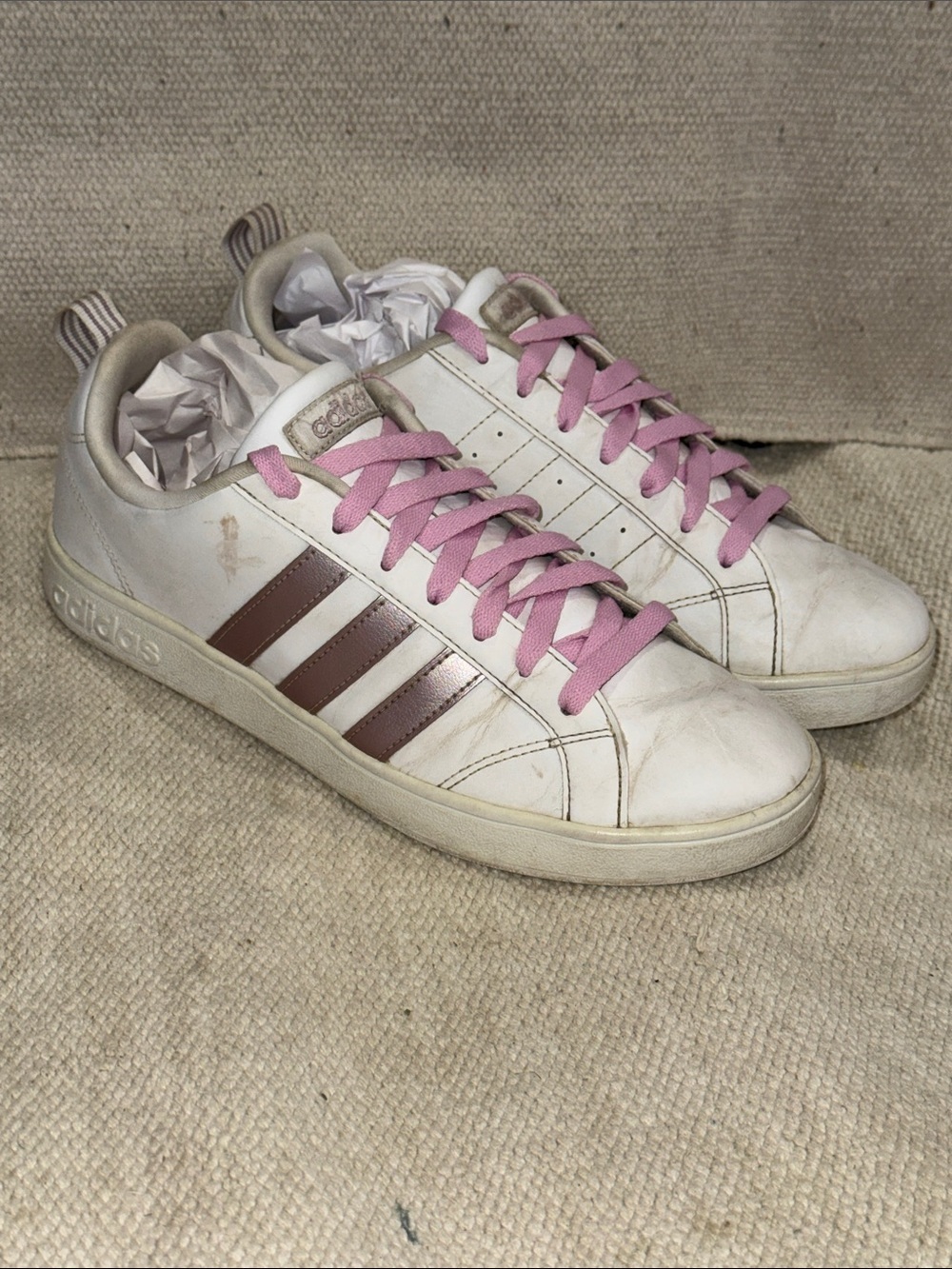 Adidas Women's size 8 White Sneakers with shimmery Pink Stripes